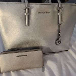 Michael Kors Jet Set Tote / wallet SET